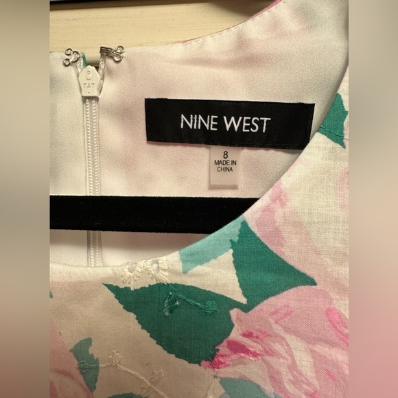 NWT Nine West Size 8 Floral Sleeveless Dress. PTP 18”. Fully Lined. - Picture 3 of 6